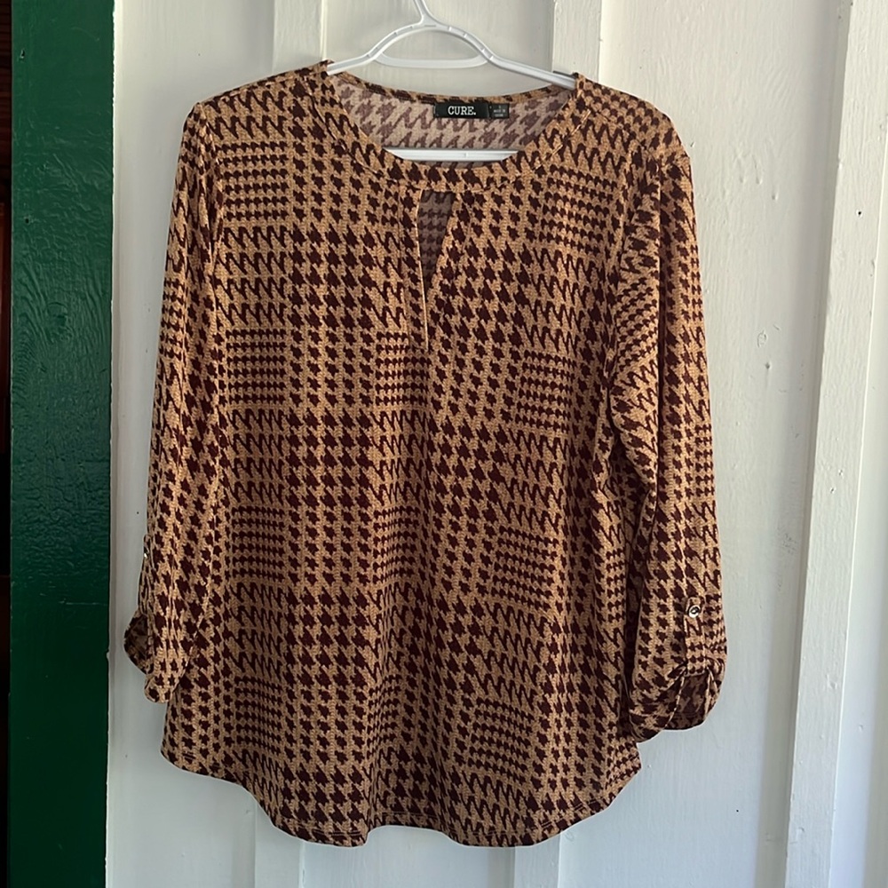 CURE 3/4 SLEEVE BLOUSE.  SIZE L